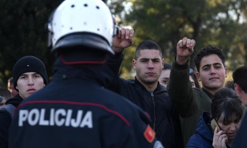 Veleposlanik Srbije u Podgorici pozvan na razgovor zbog prosvjeda ispred crnogorskog veleposlanstva u Beogradu