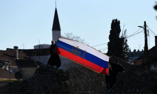 Várhelyi: Napredak u vladavini prava ključan za europski put Crne Gore