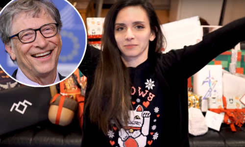 Bill Gates kao Djed Mraz: Korisnici Reddita poslao paket darova težak 37 kilograma. Evo što je sve bilo u njemu