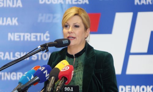 Grabar-Kitarović u Karlovcu zapjevala hit Doris Dragović i poručila: Okupimo se kao što nas je okupio Tuđman