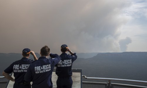 Dva naselja u Australiji pozvana na evakuaciju zbog nekontroliranog požara