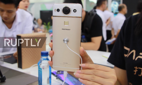 Protruly Darling je bizaran pametni telefon namijenjen snimanju videa u 360 stupnjeva