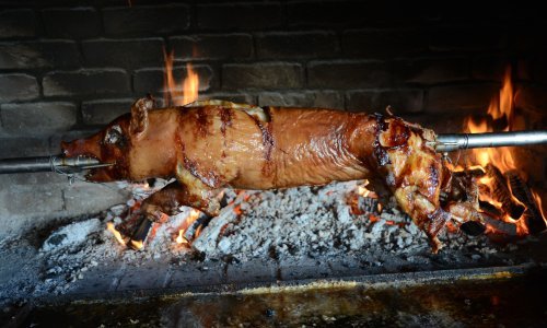 Paprene cijene uoči dočeka: Odojak skuplji i od janjetine