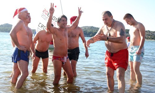 Novogodišnje kupanje na šibenskom Banju