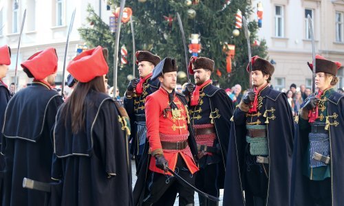 Pogledajte prvu smjenu straže Kravat pukovnije u 2020. godini