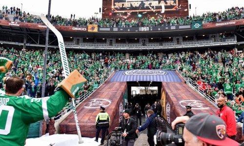 Nevjerojatne scene na hokejaškoj utakmici na stadionu u Dallasu; po broju gledatelja stigli na drugo mjesto svih vremena