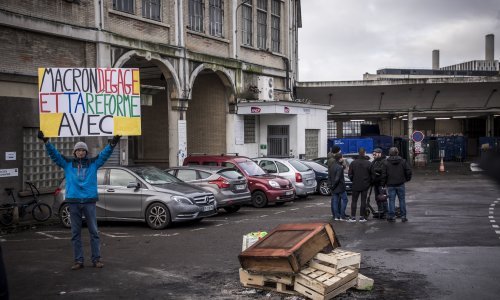 Pariška policija potjerala prosvjednike iz sjedišta Macronove stranke