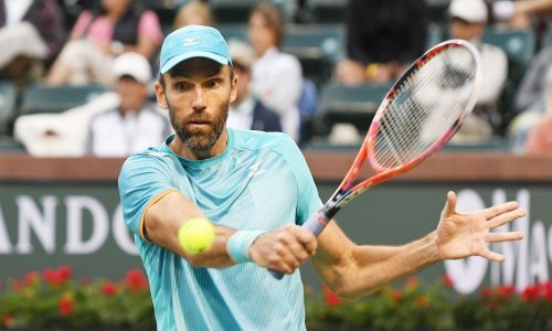 Div sa Šalate je u top formi; pogledajte što se dogodi kada Ivo Karlović servira starim drvenim reketom