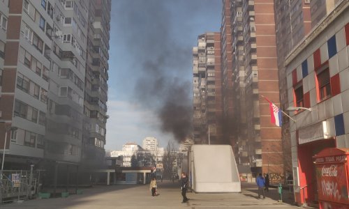 [VIDEO/FOTO] Požar u Mamutici, iz garaže sukljao gust dim, zapalili se automobili
