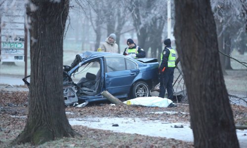 Preživjela djevojka iz smrskanog BMW-a ima teške ozlijede, ali je stabilno