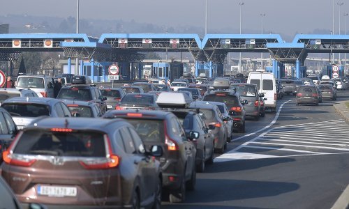 Pojačan promet prema Sloveniji, povremeno zastoji