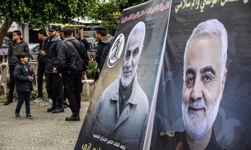 Trump zaprijetio na Twitteru, tisuće ljudi dočekalo Sulejmanijevo tijelo u Iranu