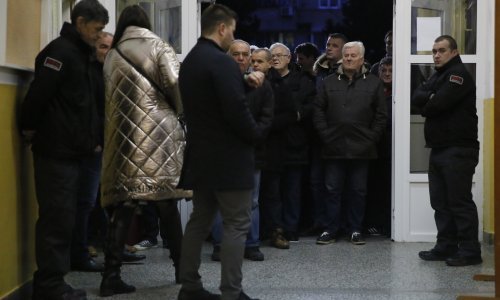 Birači u Mostaru i dalje u redovima čekaju na glasanje za predsjednika Hrvatske