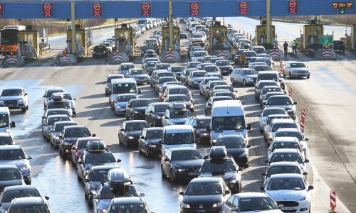 [FOTO/VIDEO] Hrvati krenuli na skijanje: Ogromne su gužve na Bregani, moguća i dulja čekanja