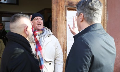 Milanović verbalno napadnut ispred biračkog mjesta, svoj glas dala i Grabar Kitarović