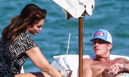 Iako su na odmoru, na licima Cindy Crawford i Randea Gerbera i dalje se vidi zabrinutost, a razlog se zasigurno krije u vezi njihove kćeri