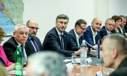HDZ-ovci uoči sjednice zakopčani do grla, tek rijetki su htjeli nešto reći o izborima