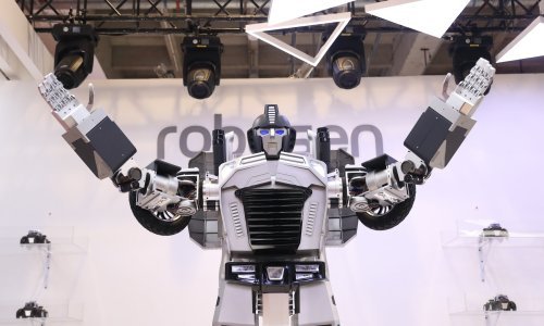 Radi i sklekove: Ovaj inteligentni Transformer osvojio je srca posjetitelja CES-a