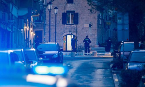 Ubojica je šetao Splitom i pucao. Policija se oglasila priopćenjem. Tko je zakazao i što bi bilo da je bila sezona?