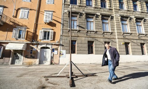 Netko je zapalio 'Stog sijena', skulpturu Ivana Kožarića u centru Rijeke, europskog grada kulture