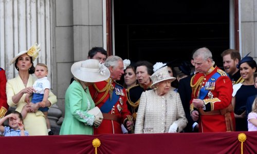Kraljica Elizabeta donijela odluku: 'Voljeli bismo da princ Harry i Meghan Markle ostanu stalni članovi kraljevske obitelji, ali..'
