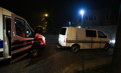 Osumnjičeni za trostruko ubojstvo u Splitu pod jakim policijskim osiguranjem stigao u Zatvorsku bolnicu u Zagrebu