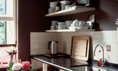Dizajneri interijera savjetuju kako malu kuhinju učiniti urednom i organiziranom