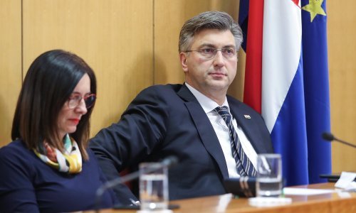 Žustra rasprava o opozivu Blaženke Divjak: Spominju se tableti, Loomen, a Plenkoviću pljeskali i SDP-ovci