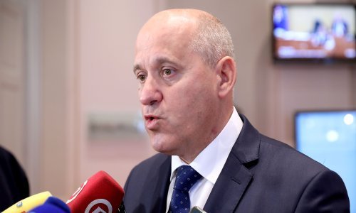 Bačić: Sama činjenica da je nešto pogrešno upisano u imovinskoj kartici nije razlog za napuštanje Vlade