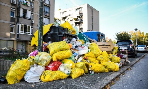 Nabavljaju kamione za 46 milijuna iako nemaju postrojenje za biootpad, Splićani preuzimaju zagrebačko smeće, ukidaju se zeleni otoci…