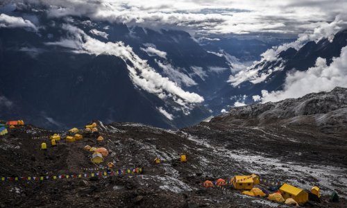 Najmanje sedam planinara nestalo u lavini nepalskom dijelu Himalaja