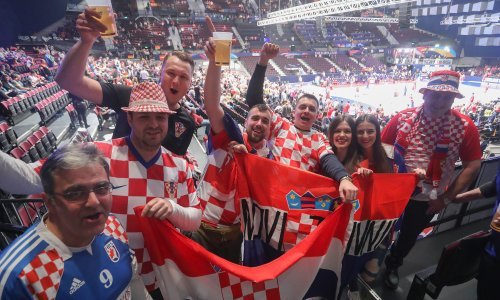 Pa gdje se to zapravo igra, u Hrvatskoj? Ovo mogu napraviti samo hrvatski navijači