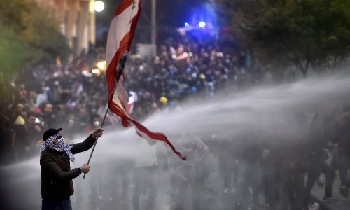 Više od 400 ranjenih u sukobima prosvjednika i snaga reda u Libanonu