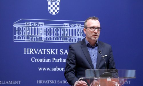 Mostovac Sladoljev udario po Zakonu o navijačima: Popijete dva piva i tjeraju vas sa stadiona, a u loži se toči šampanjac