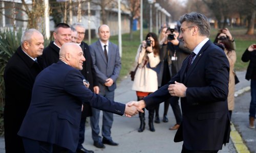Plenković u Đuri Đakoviću, HPB odobrio 150 milijuna kuna kredita