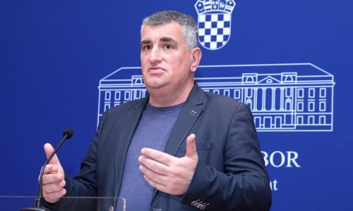 Bulj: Neka Butković ograniči starost školskih autobusa