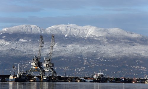 Počelo postavljanje svjetlosnih instalacija u riječkoj luci