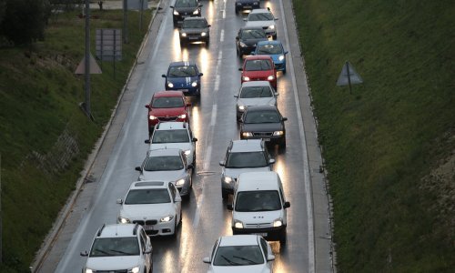 Pažljivo: Mokri su i skliski kolnici na Jadranu, u Lici i Gorskom kotaru