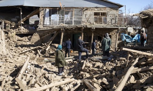 Potres u Turskoj: Spasioci izvlače ljude iz ruševina, broj poginulih popeo se na 35
