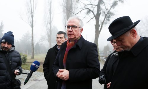 Ostojić: 'HDZ-ovi ministri umjesto da vode svoja ministarstva grade kuće'