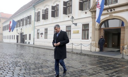 Stigle prve reakcije na smjenu Kujundžića