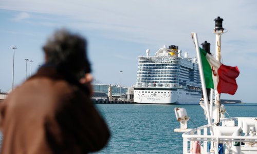 Sedam tisuća osoba blokirano na kruzeru kod Rima zbog koronavirusa, među njima dvoje Hrvata