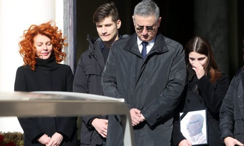 Evo tko se sve pojavio na sprovodu Karamarkova oca