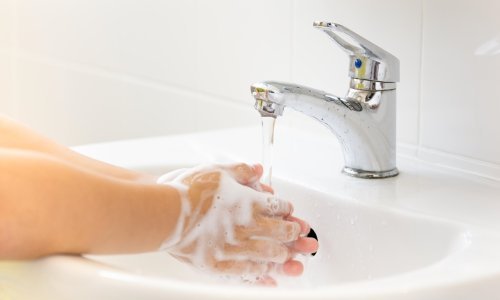 Pet koraka za pravilno pranje ruku: 20 sekundi posvećeno ovoj higijenskoj navici može vas sačuvati od koronavirusa i gripe