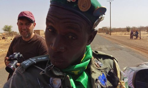 Drevne puteve soli preuzeli su krijumčari ljudima, prijateljstva se sklapaju lijekovima za glavobolju, a na rubu Sahare dočekao nas je pustinjski Manhattan