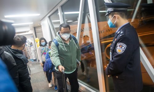 U Kini je od koronavirusa umrlo 259 ljudi, a broj zaraženih ubrzano raste dok Hrvati u Wuhanu još čekaju evakuaciju