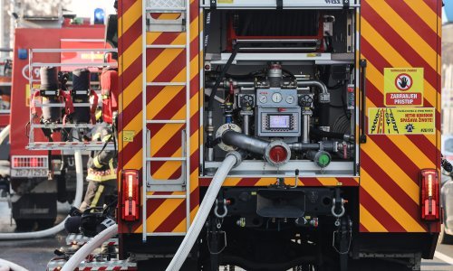 Zapalio se ZET-ov autobus u zagrebačkoj Dubravi, putnici se na vrijeme spasili