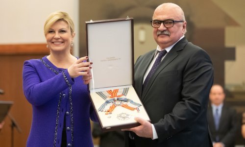 Grabar Kitarović podijelila oproštajnu rundu odlikovanja, pogledajte dobitnike