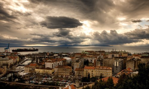 Narančasta i crvena upozorenja za cijelu Hrvatsku; očekuje nas olujan i orkanski vjetar