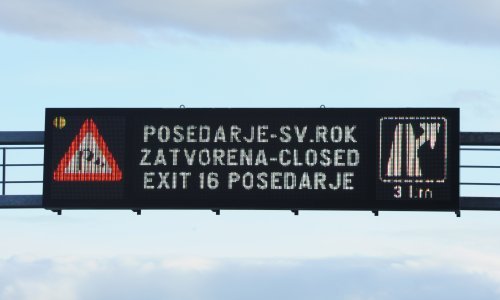 Bura dere nemilice i stvara velike poteškoće u cestovnom i pomorskom prometu